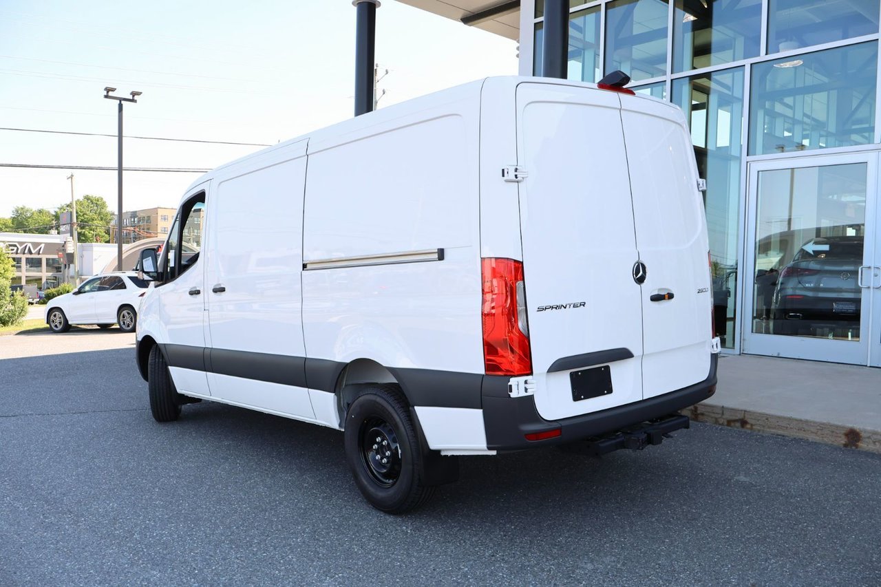 Mercedes-Benz Sprinter 2500 144 Wheelbase Standard Roof RWD 2025 — photo 7