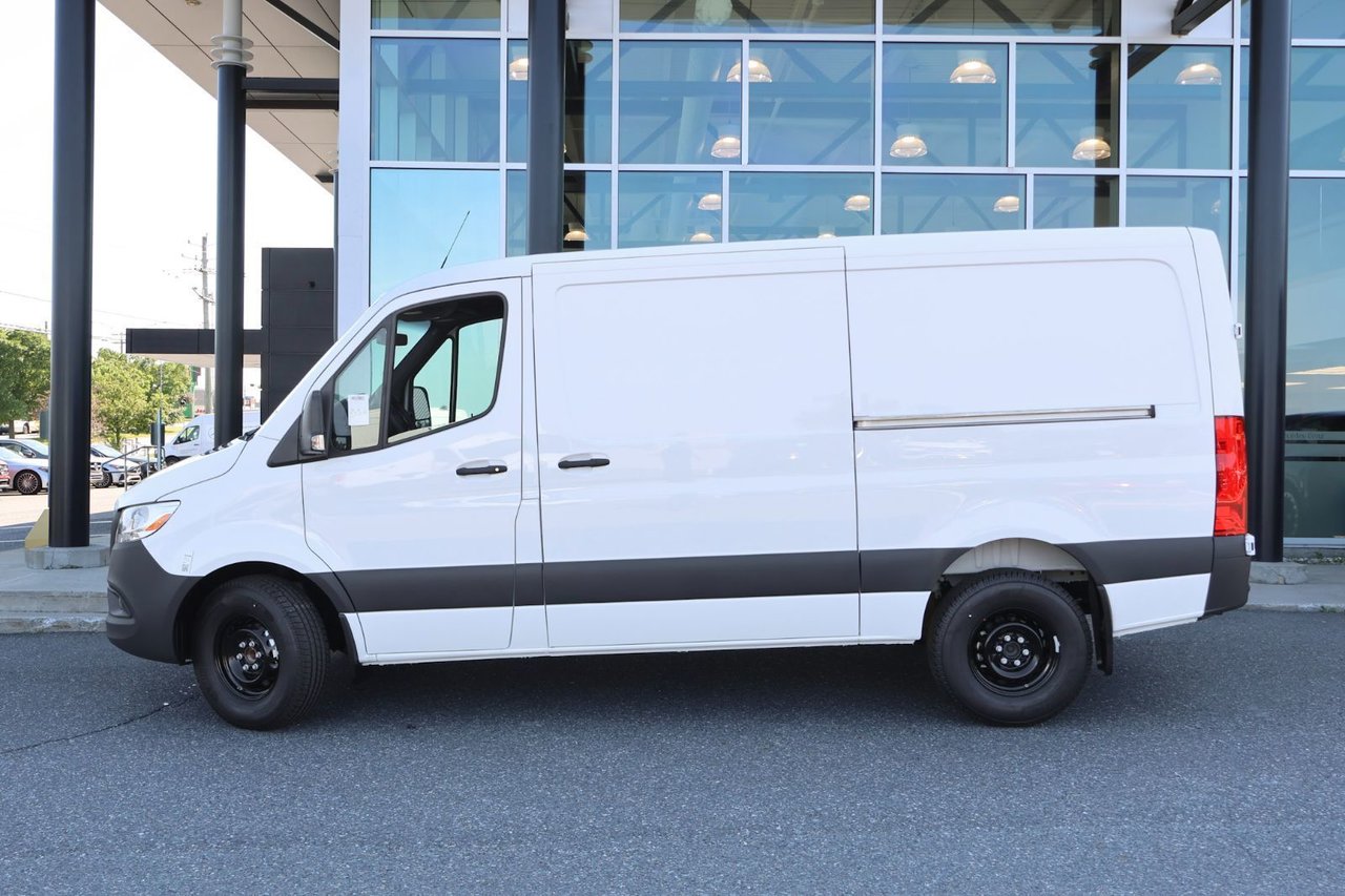 Mercedes-Benz Sprinter 2500 144 Wheelbase Standard Roof RWD 2025 — photo 8