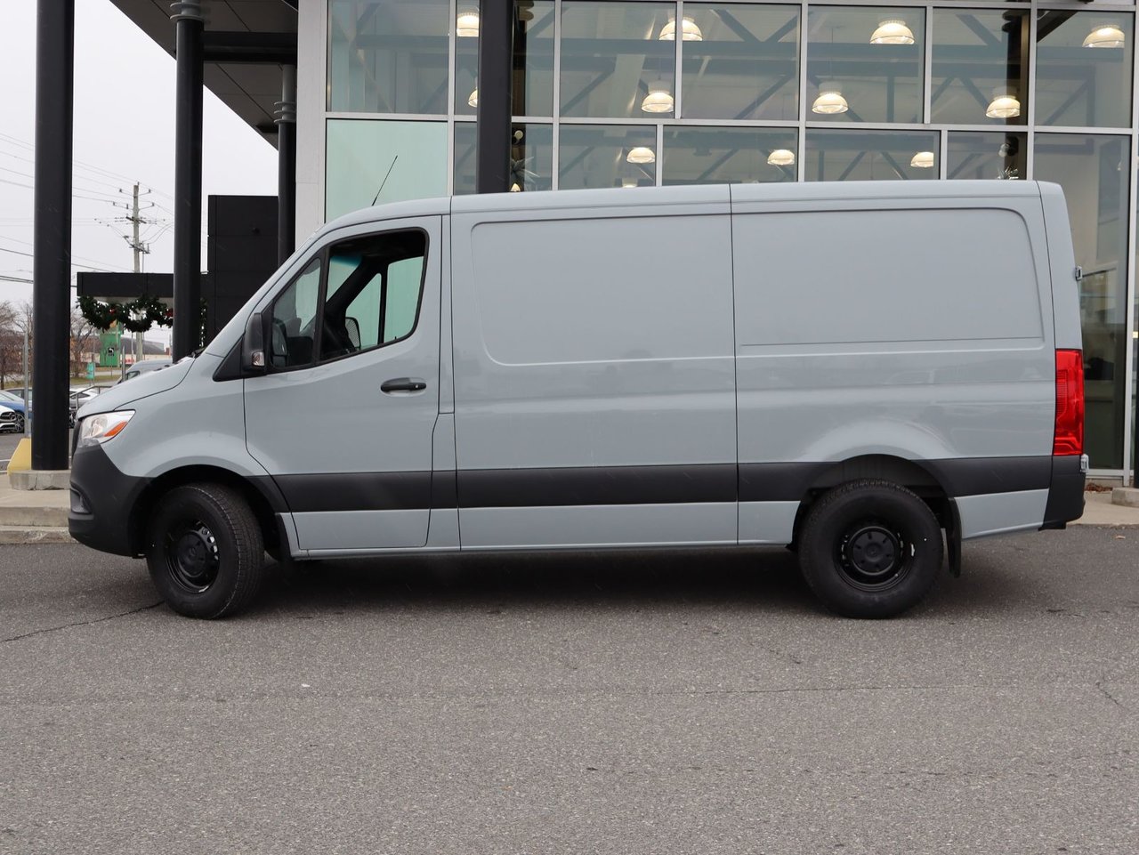 Mercedes-Benz Sprinter 2500 144 Wheelbase Standard Roof RWD 2025 — photo 2
