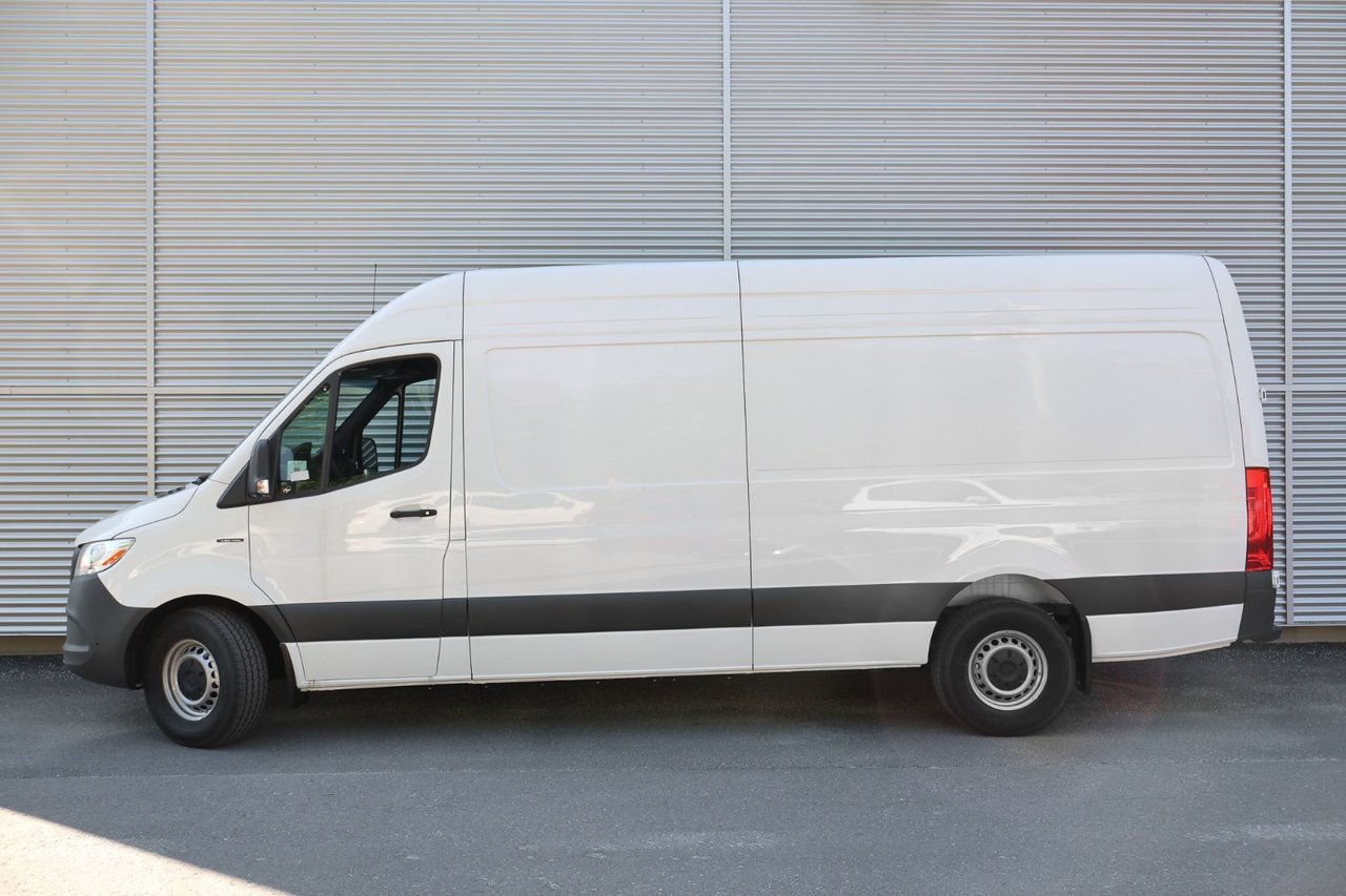 Mercedes-Benz ESprinter Cargo Van 170 Wheelbase High Roof RWD 2025 — photo 3