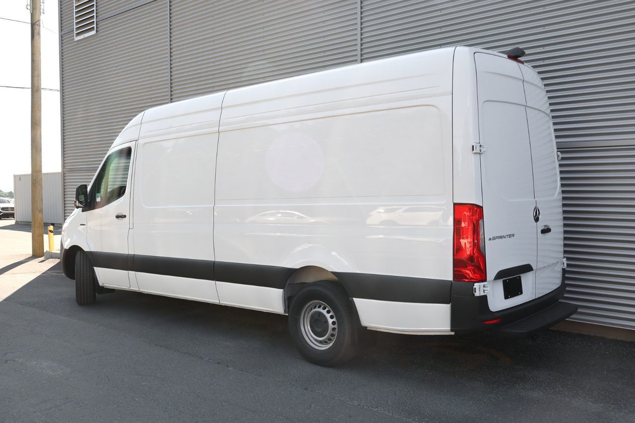 Mercedes-Benz ESprinter Cargo Van 170 Wheelbase High Roof RWD 2025 — photo 4