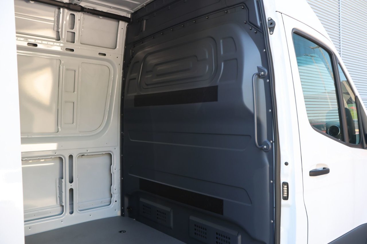 Mercedes-Benz ESprinter Cargo Van 170 Wheelbase High Roof RWD 2025 — photo 8