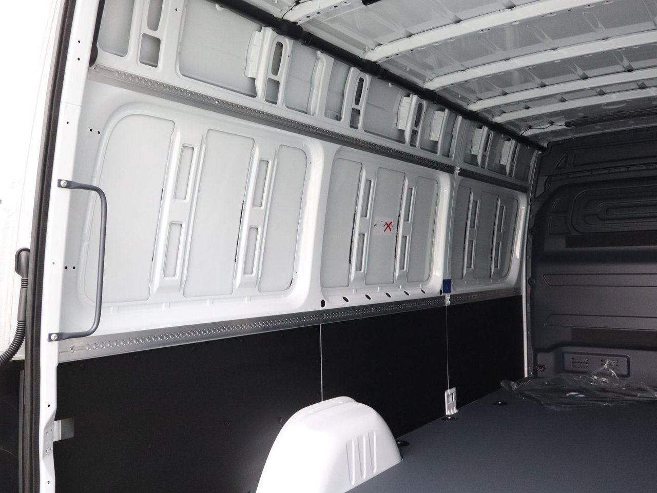 Mercedes-Benz Sprinter 2500 High Roof 2025 — photo 8