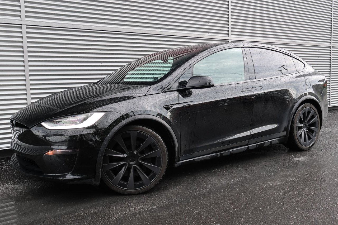 Tesla Model X Plaid 2022 — photo 2