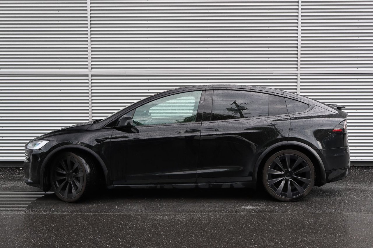 Tesla Model X Plaid 2022 — photo 4