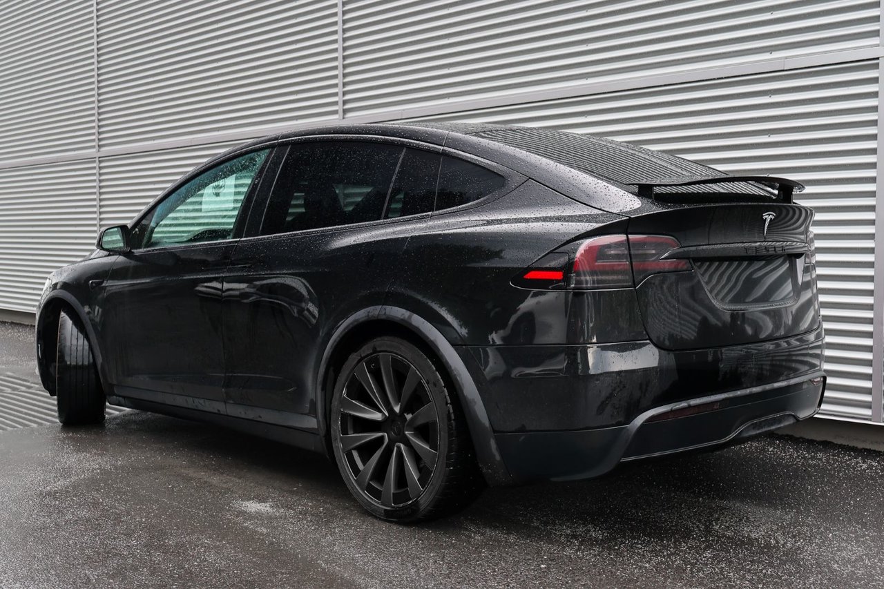 Tesla Model X Plaid 2022 — photo 5