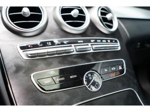 Miniature 21 Mercedes-Benz C-Class C300 2020