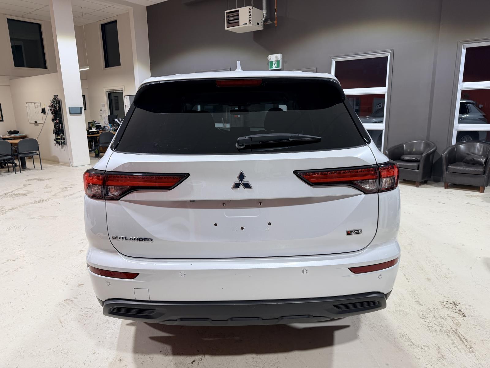 Image 5 Mitsubishi Outlander ES 2024