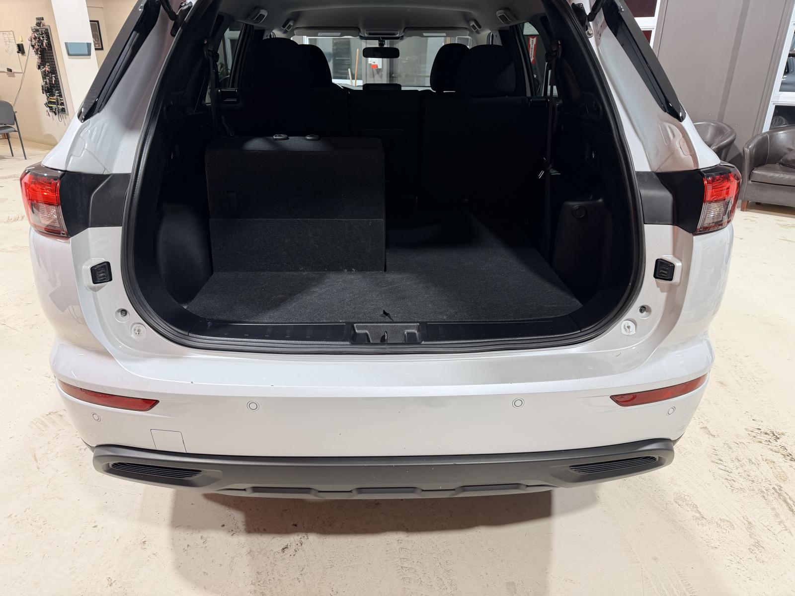 Image 7 Mitsubishi Outlander ES 2024