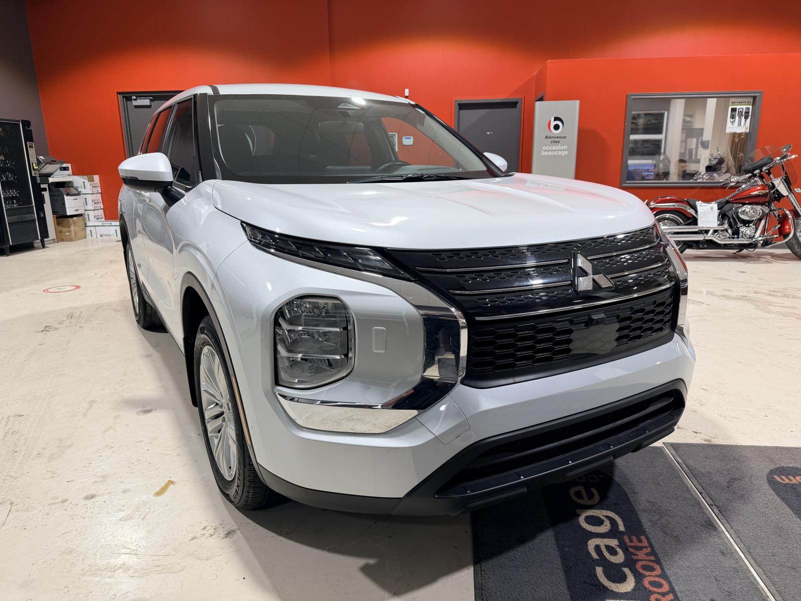 Image 11 Mitsubishi Outlander ES 2024