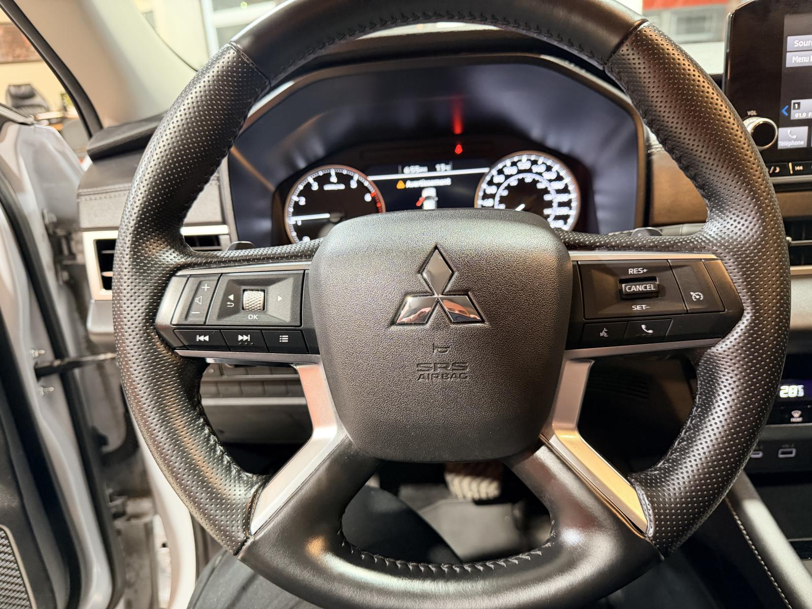 Image 17 Mitsubishi Outlander ES 2024