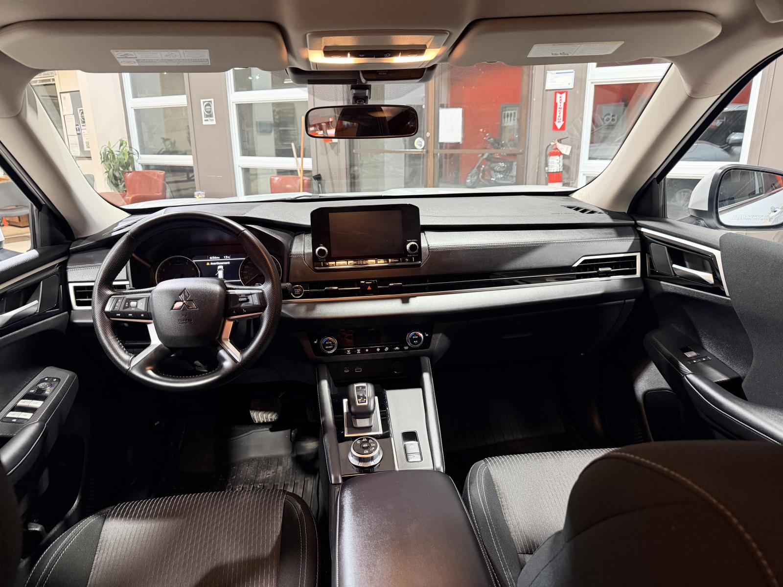 Image 28 Mitsubishi Outlander ES 2024