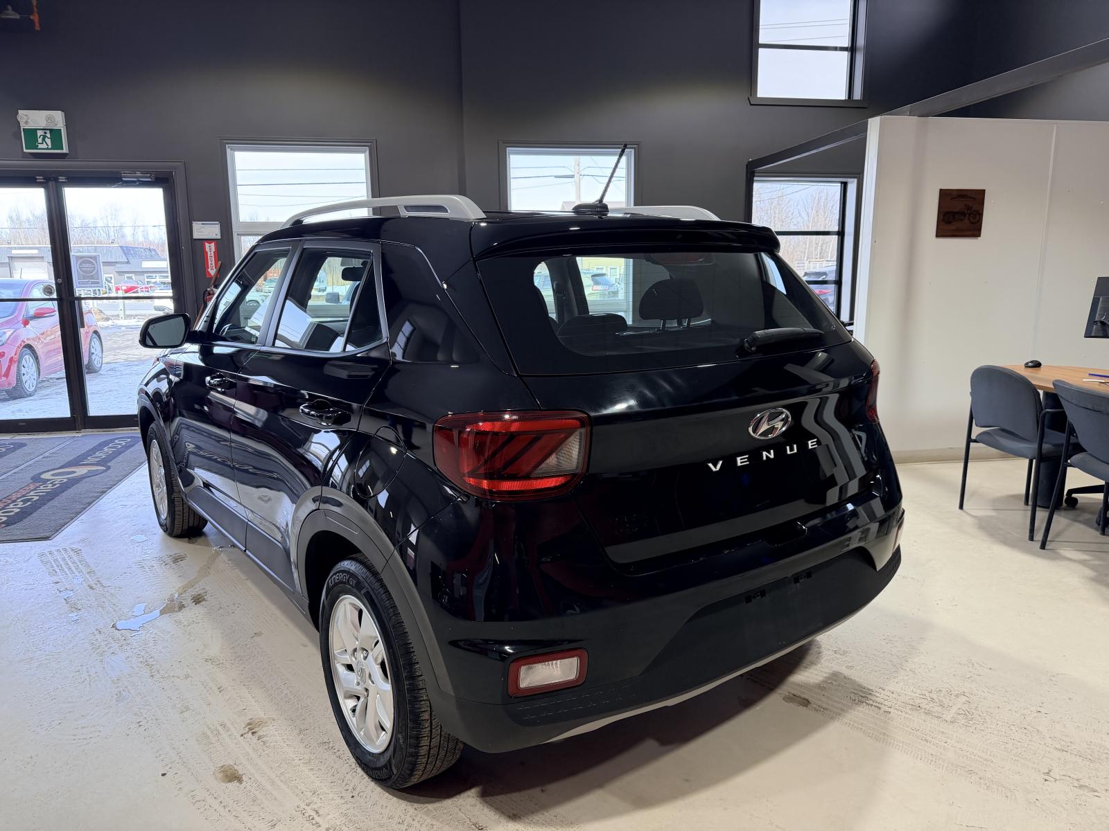 Hyundai Venue Preferred 2023 — photo 4