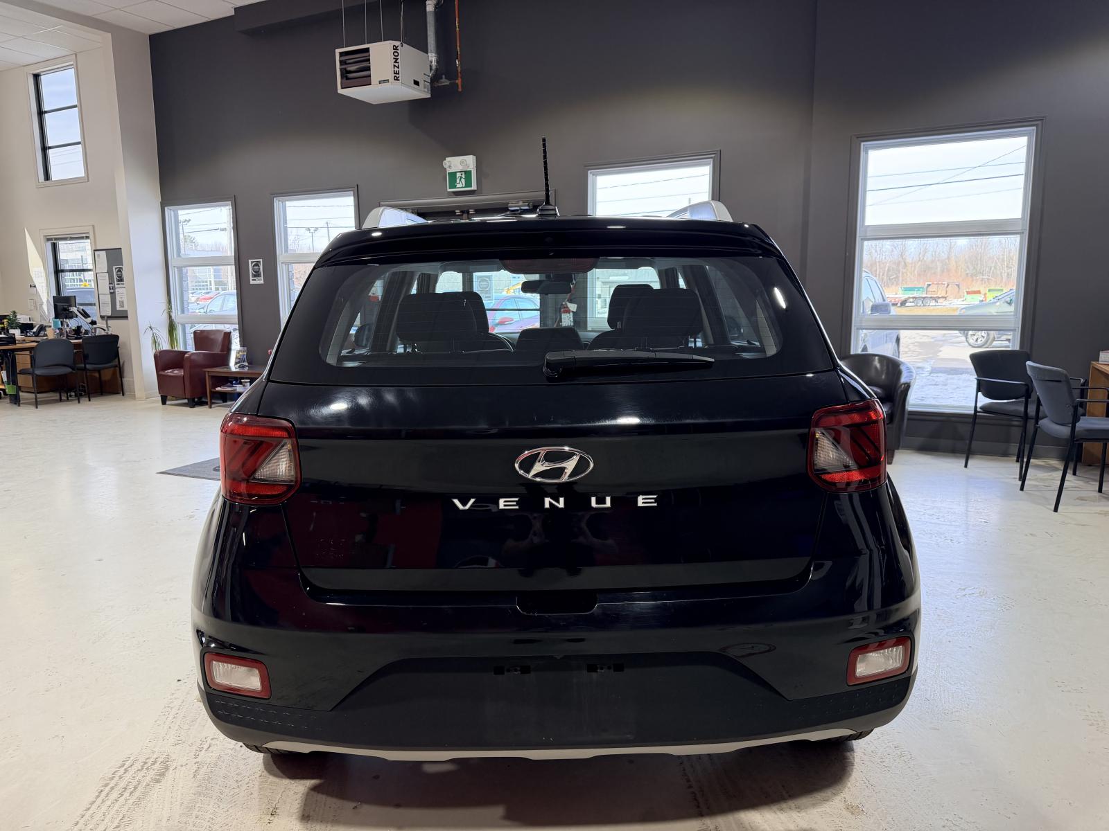 Hyundai Venue Preferred 2023 — photo 5