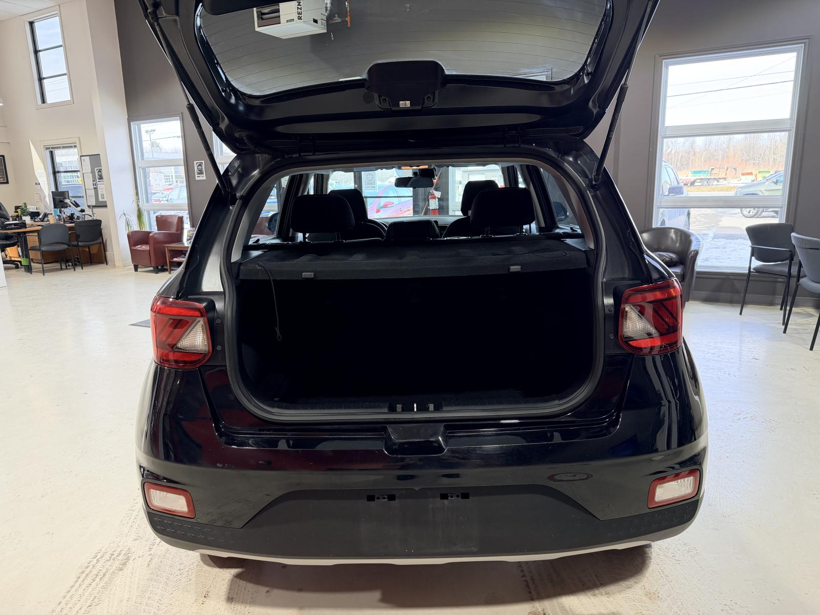 Hyundai Venue Preferred 2023 — photo 7