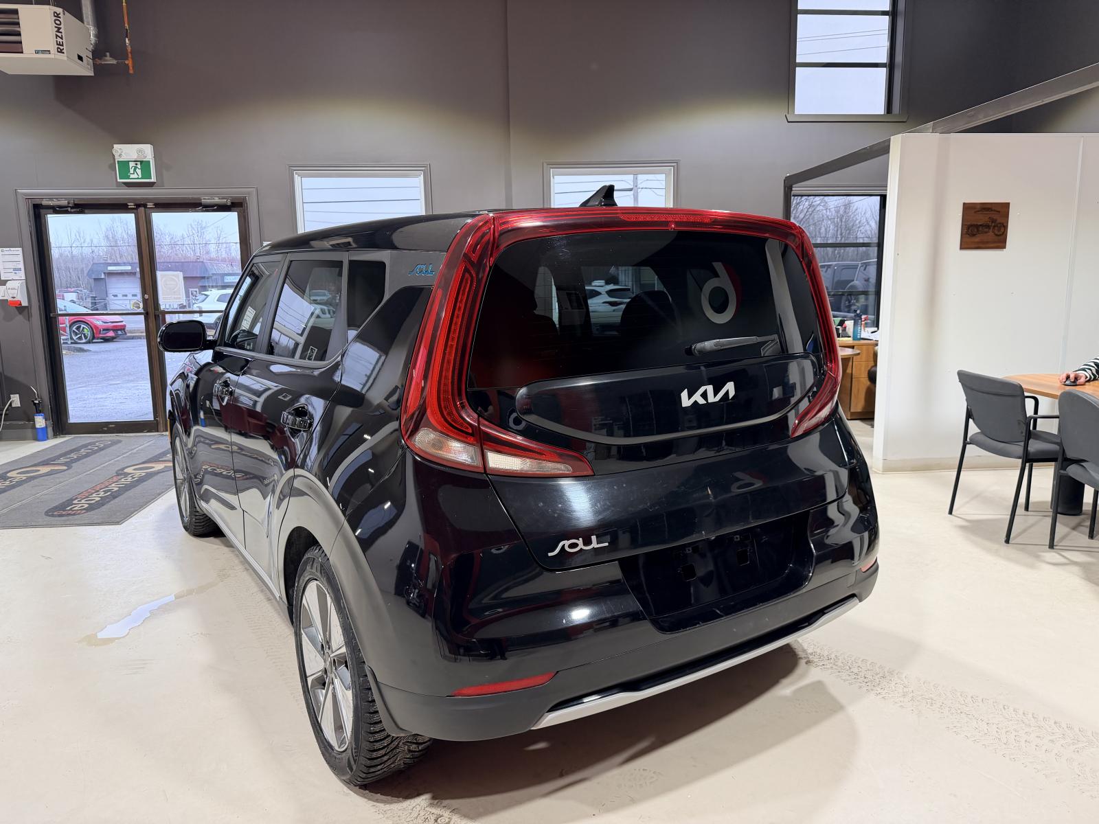 Kia Soul EV Limited 2022 — photo 4