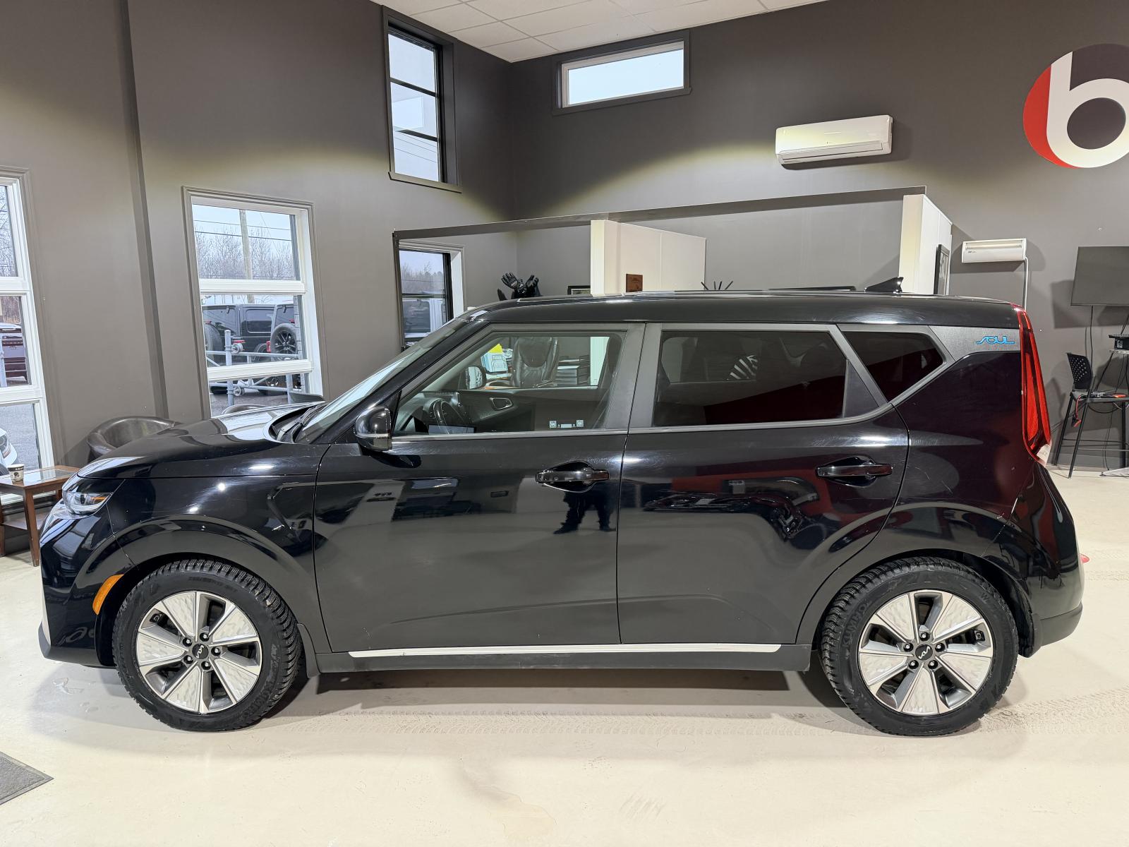 Kia Soul EV Limited 2022 — photo 3