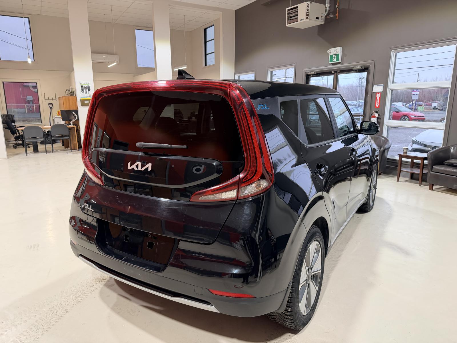 Kia Soul EV Limited 2022 — photo 8
