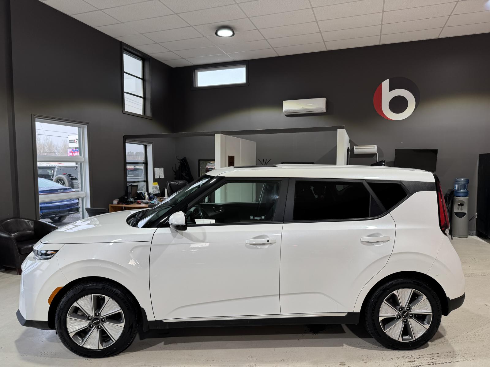 Image 3 Kia Soul EV Limited 2023
