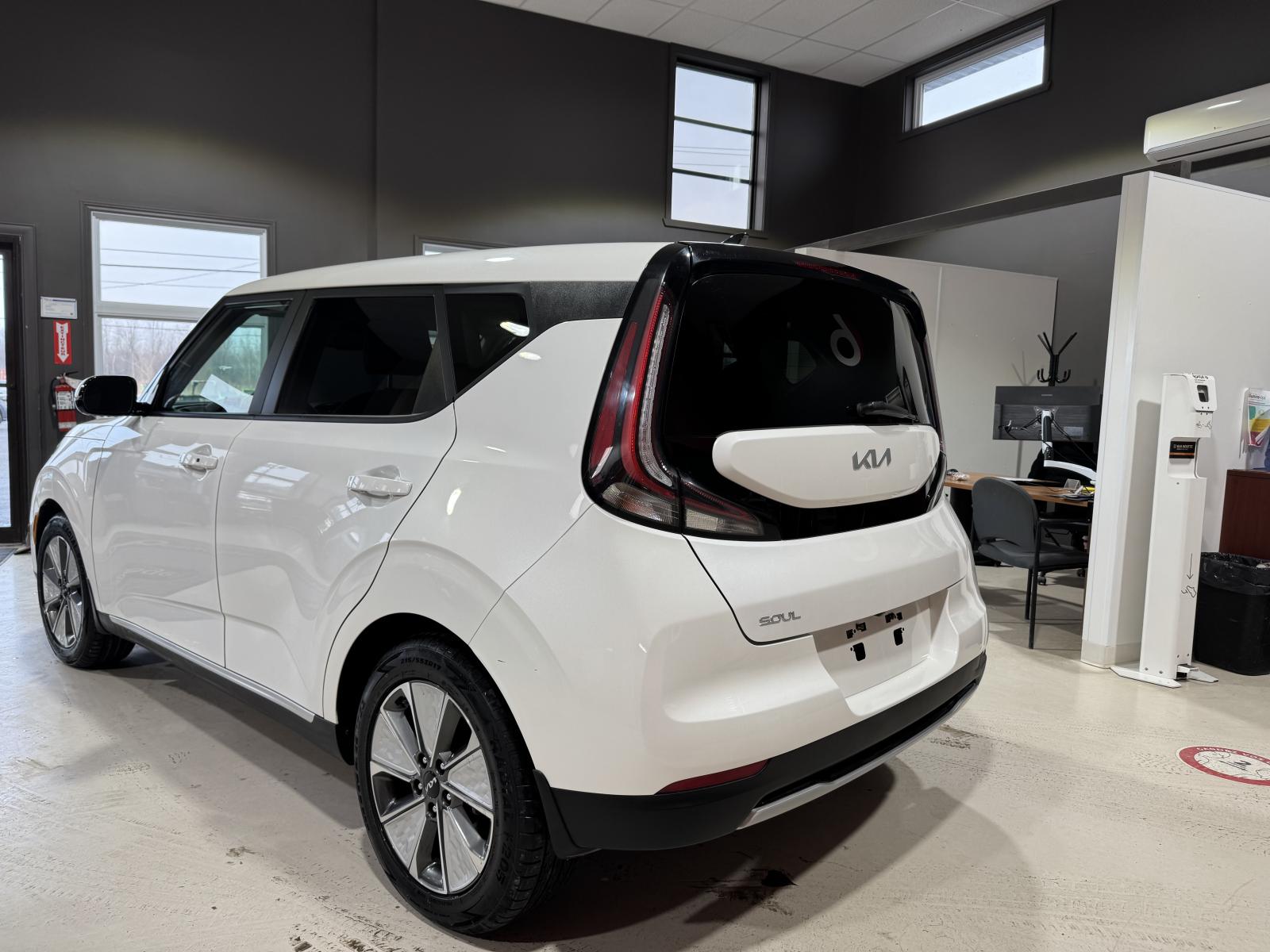 Image 4 Kia Soul EV Limited 2023