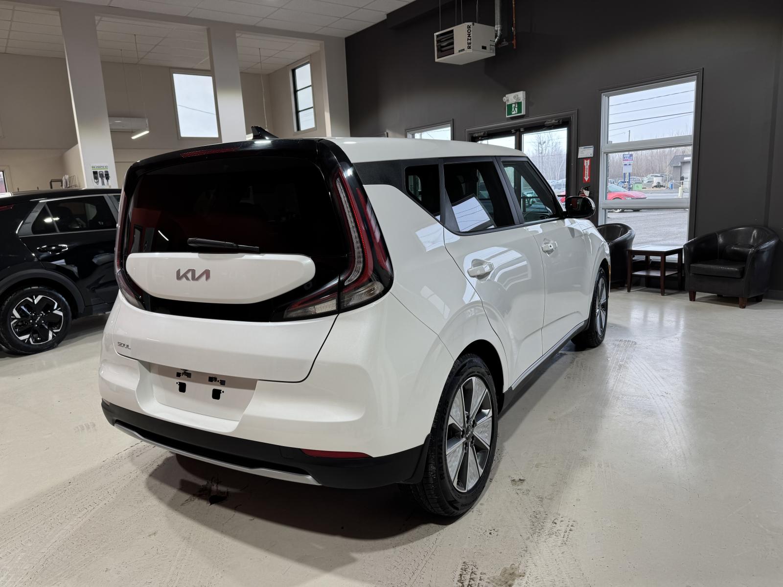 Image 8 Kia Soul EV Limited 2023