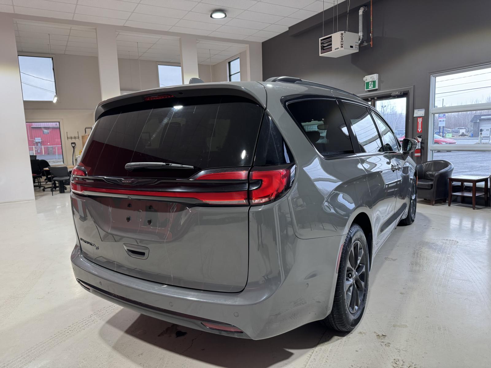 Image 9 Chrysler Pacifica Touring L 2022