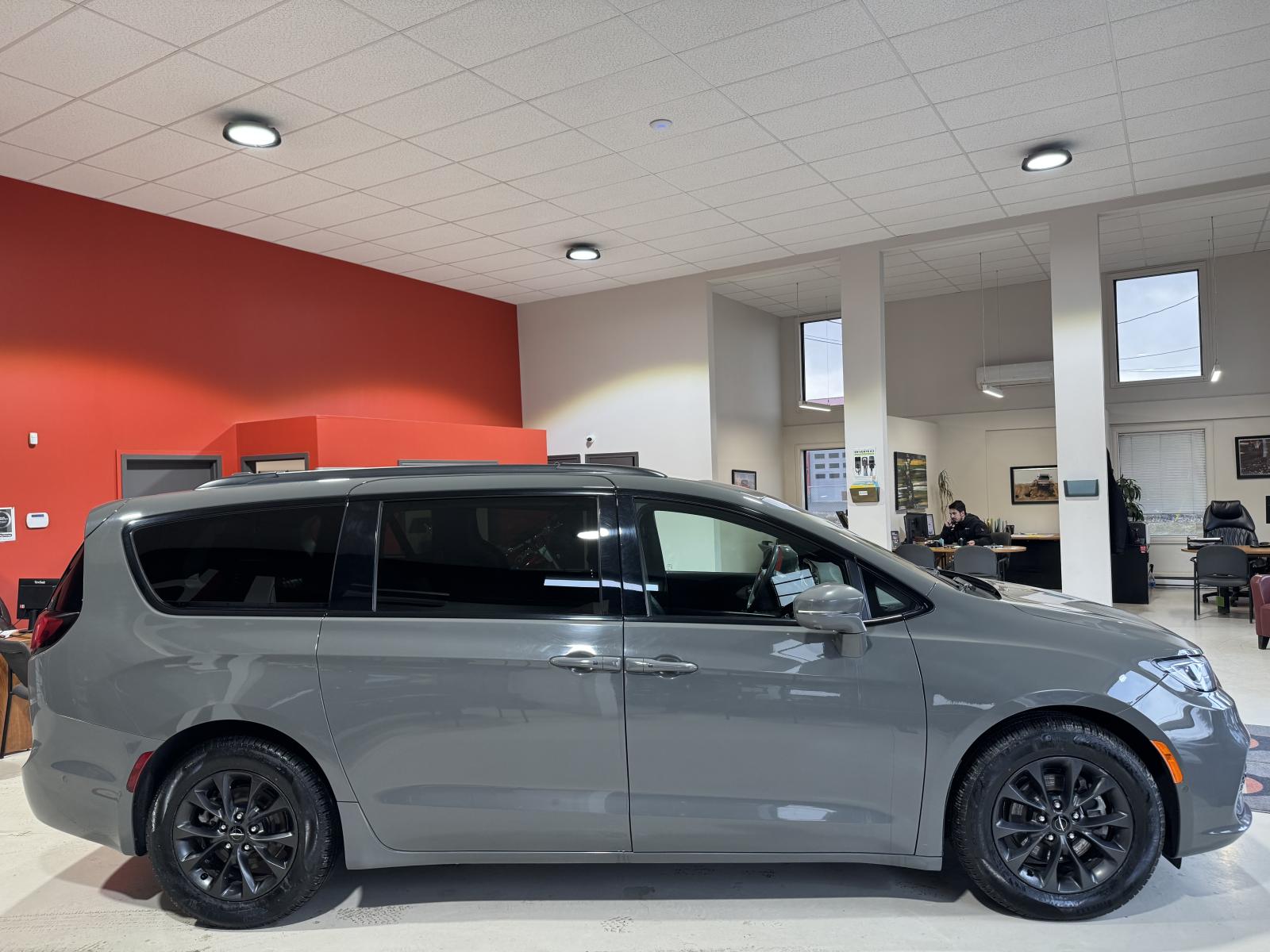 Image 10 Chrysler Pacifica Touring L 2022