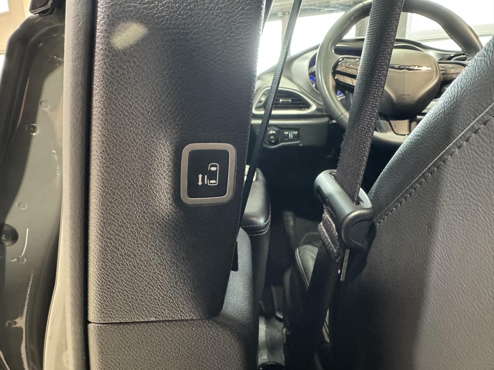 Image 17 Chrysler Pacifica Touring L 2022