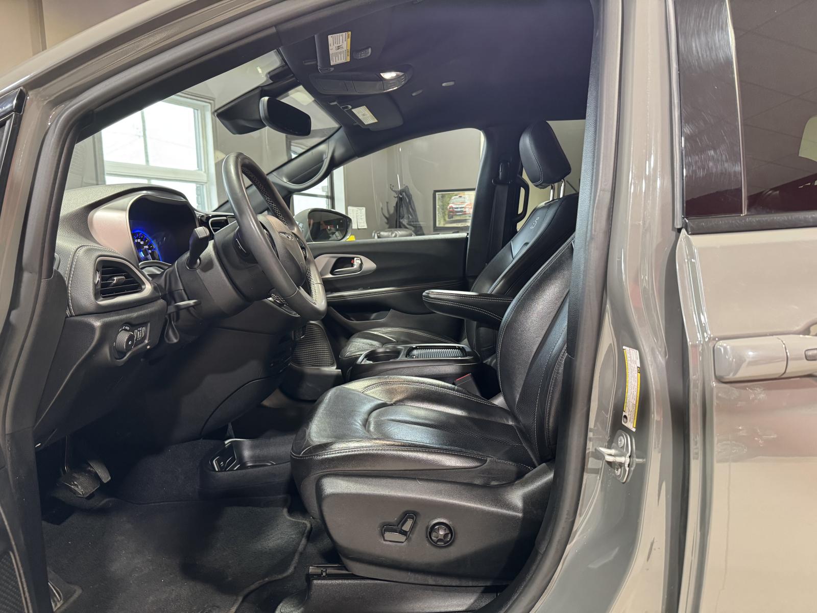 Image 20 Chrysler Pacifica Touring L 2022