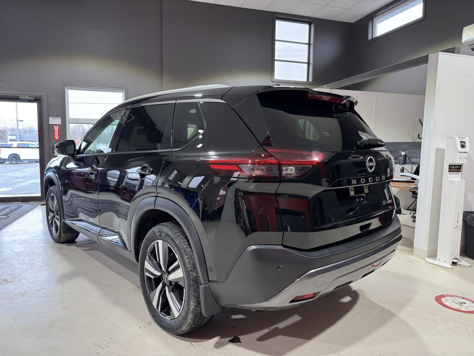 Image 4 Nissan Rogue SL 2023