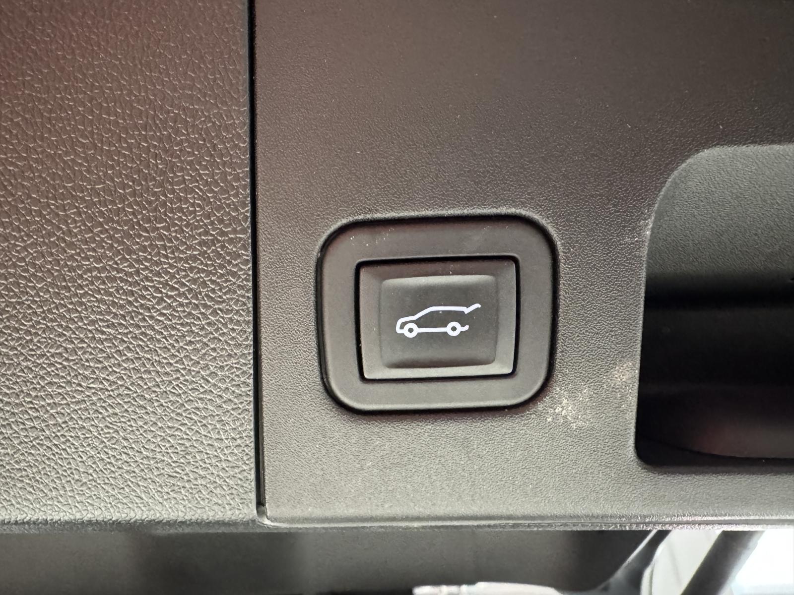 Cadillac XT4 Premium Luxury 2024 — photo 8