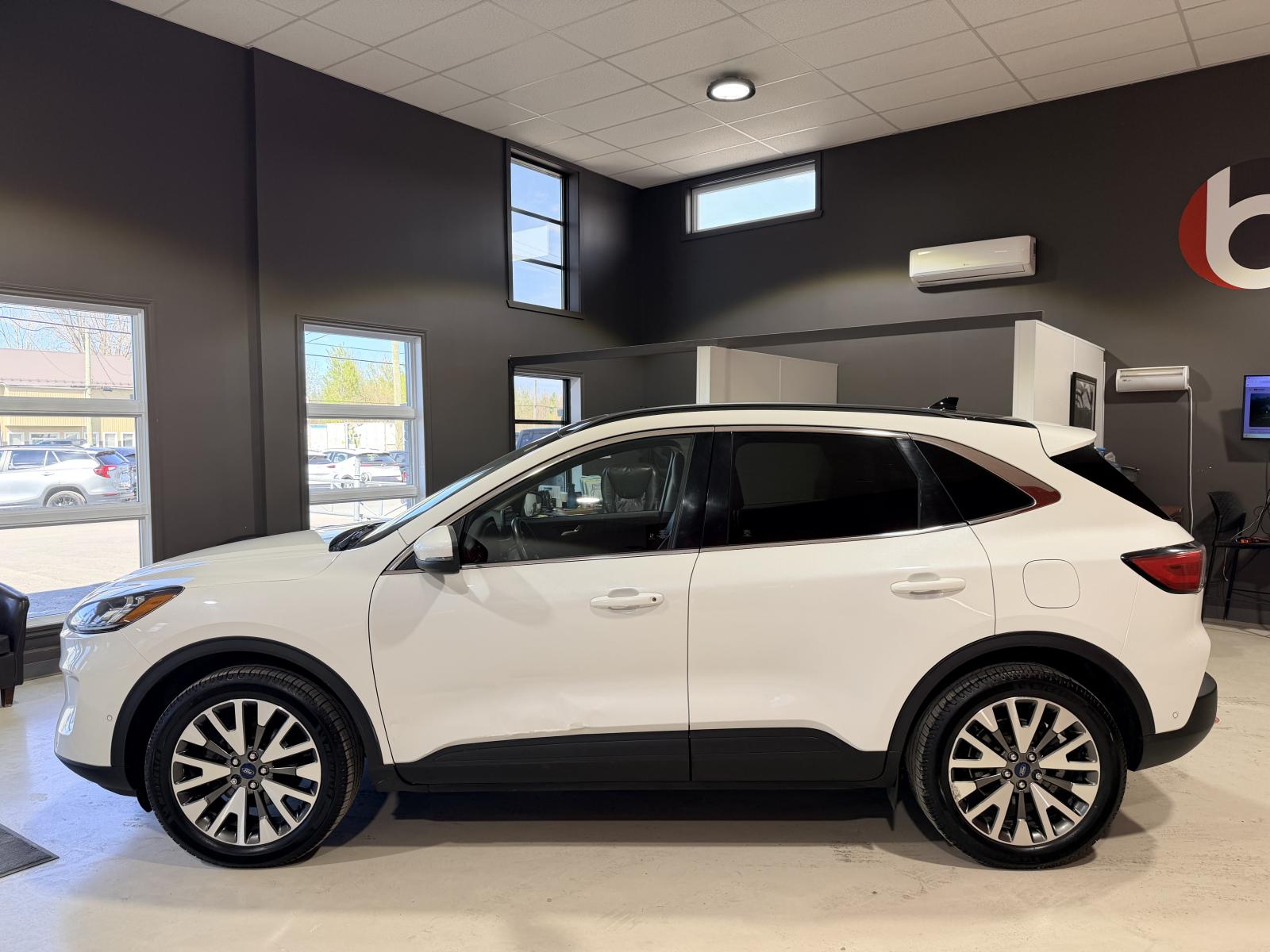 Ford Escape Titanium Hybrid 2020 — photo 3