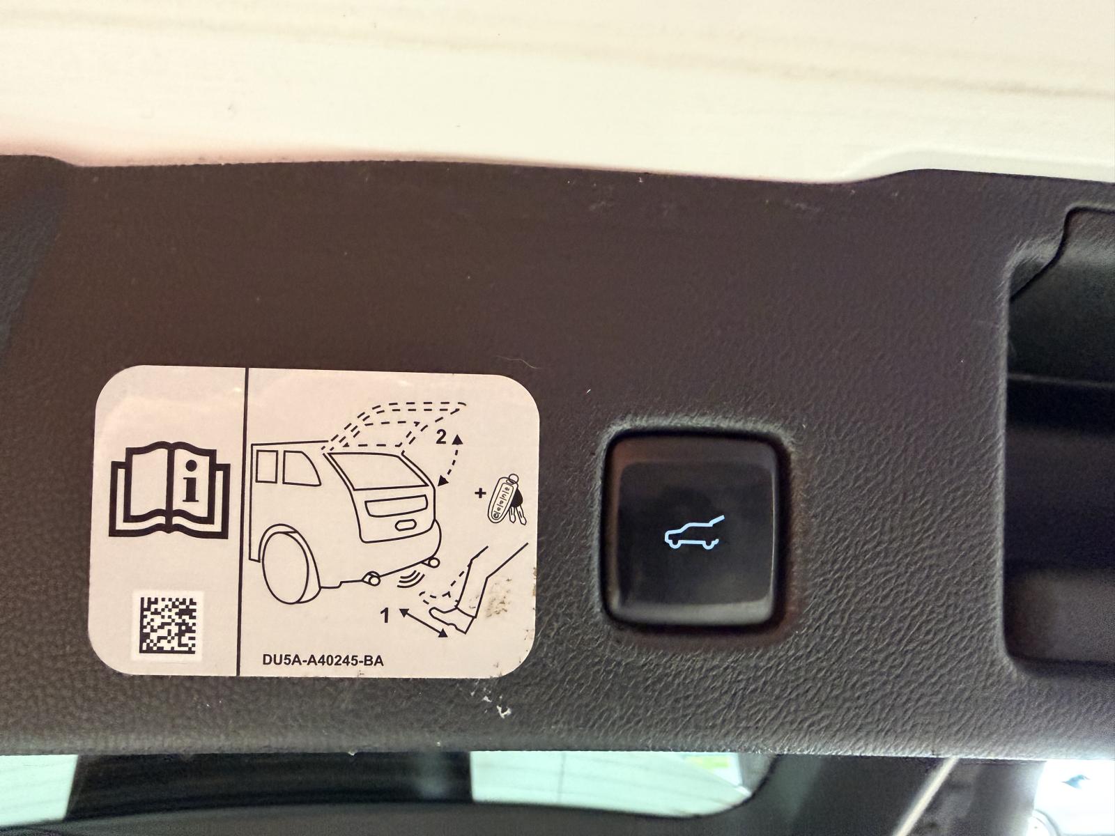 Ford Escape Titanium Hybrid 2020 — photo 8