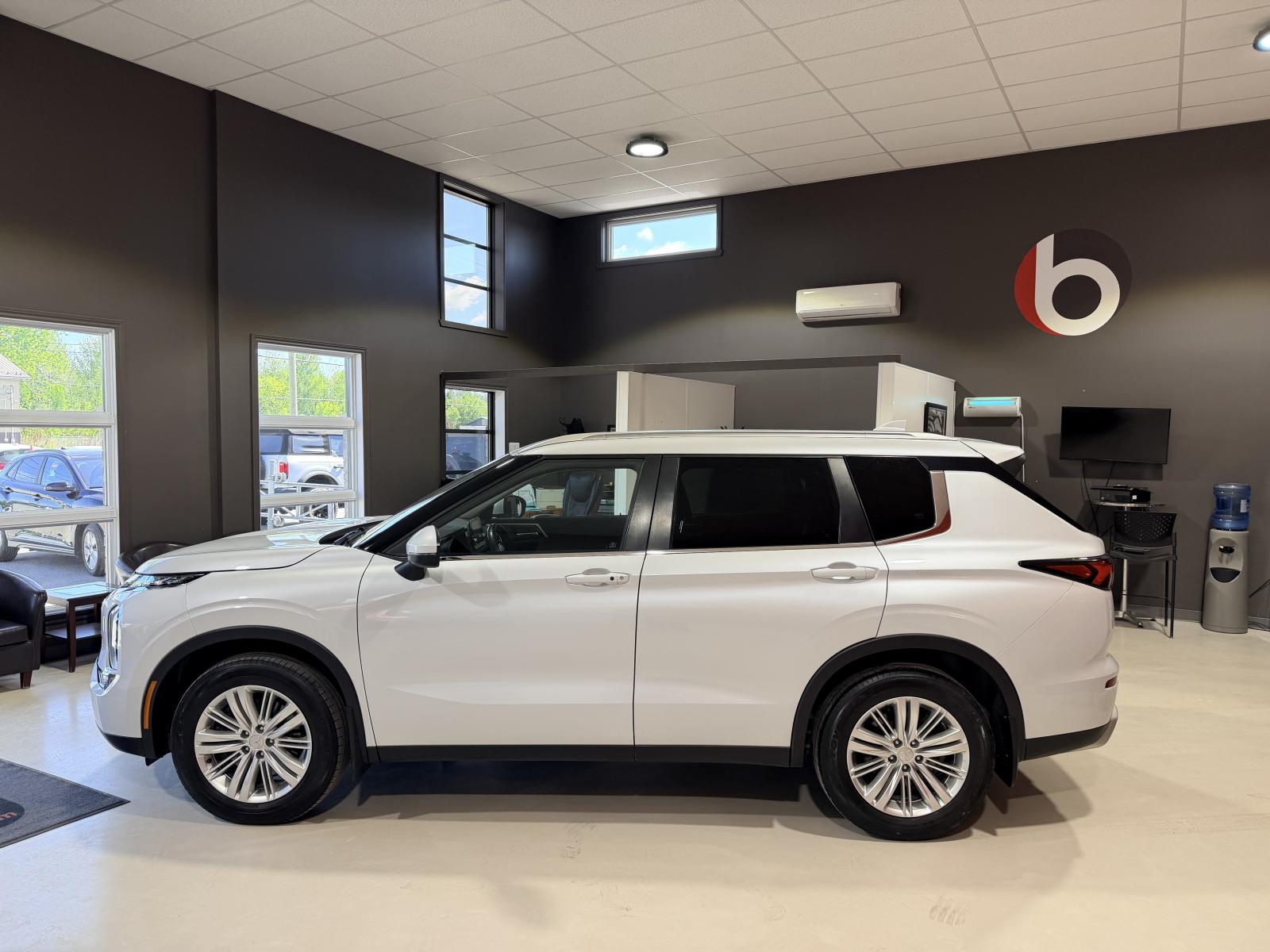 Mitsubishi Outlander 2022 — photo 3