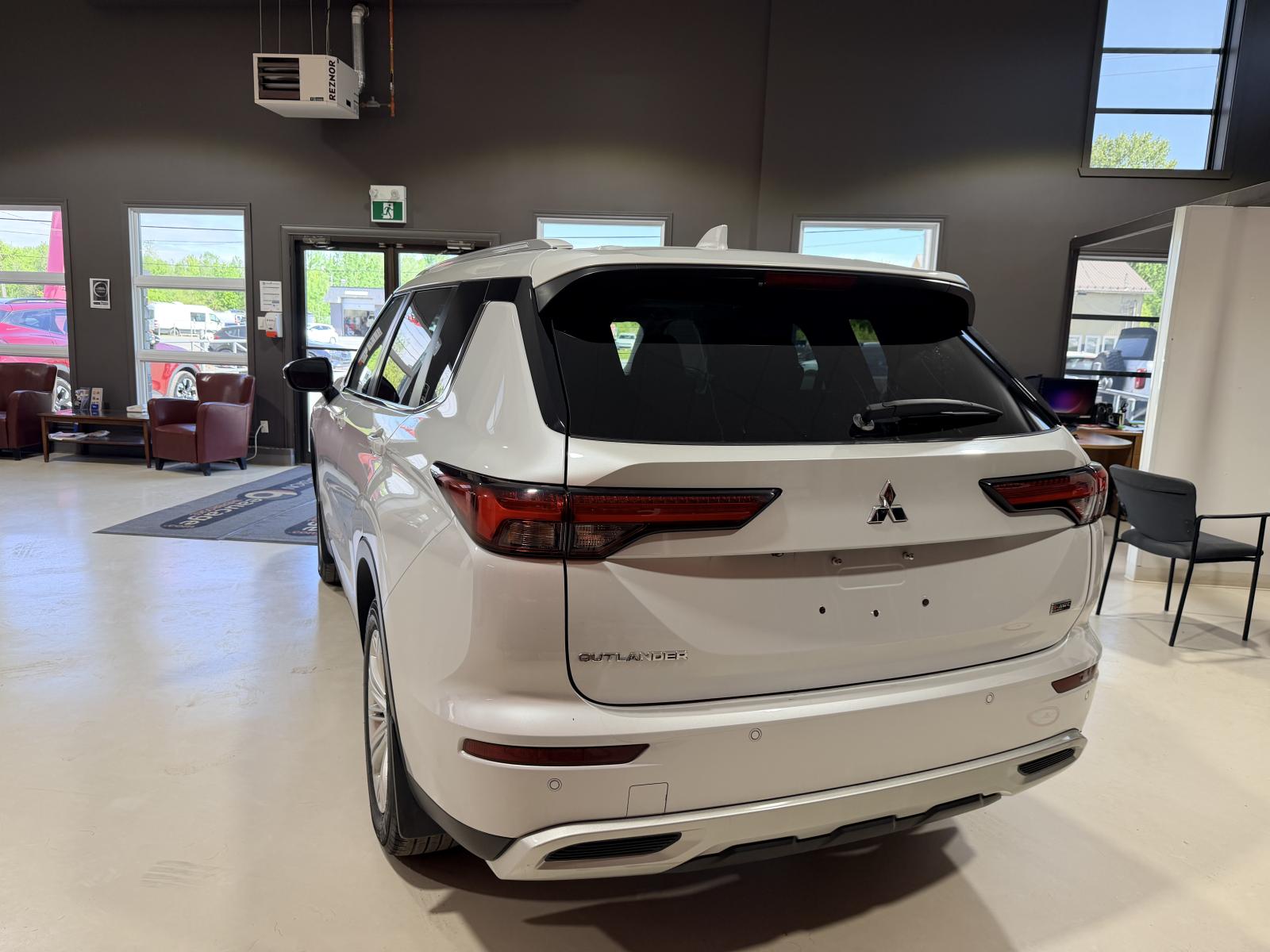Mitsubishi Outlander 2022 — photo 4