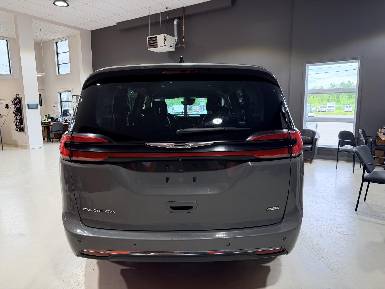 Chrysler Pacifica Touring L 2023 — photo 5