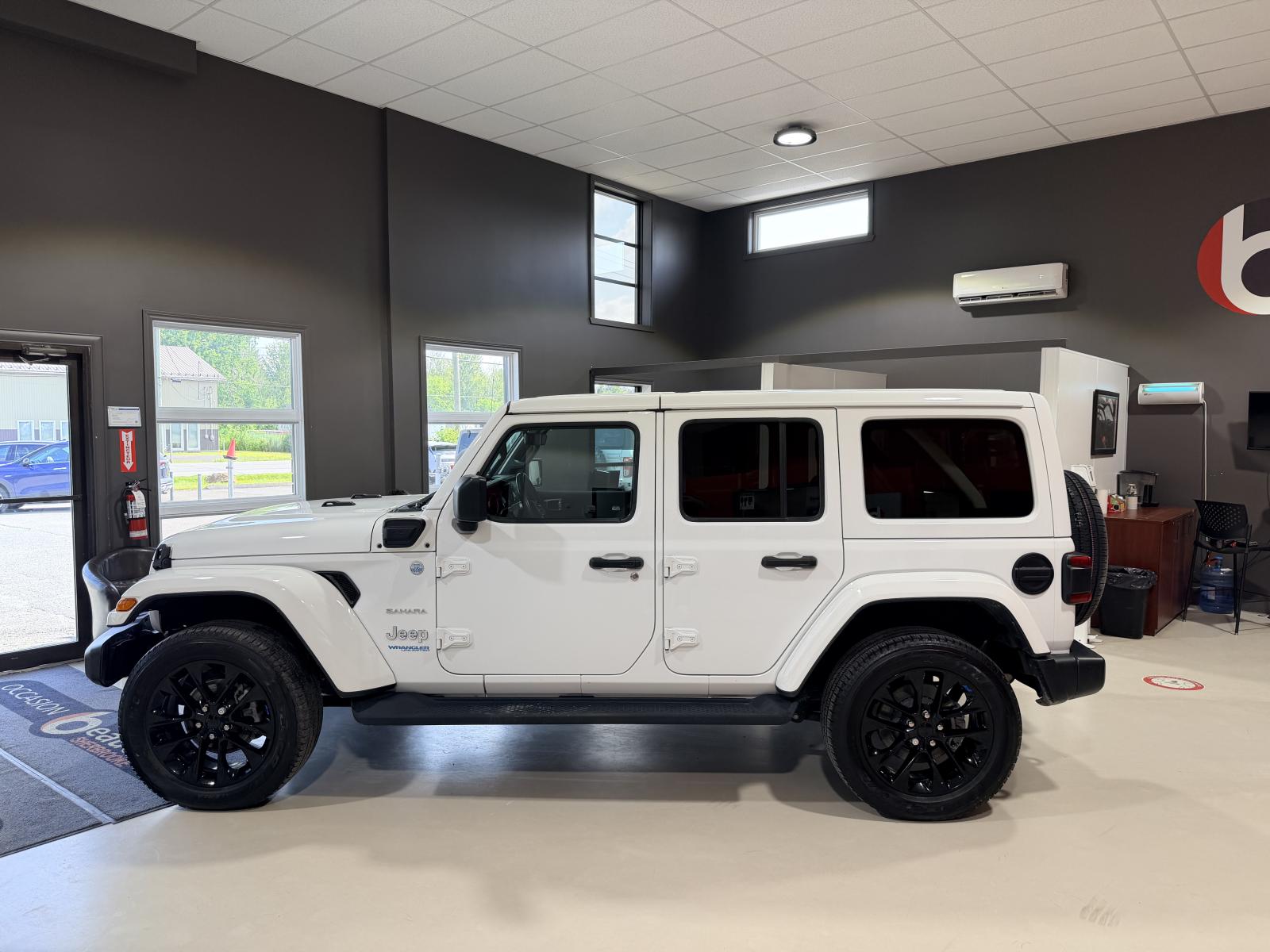 Jeep Wrangler 4xe Unlimited Sahara 2022 — photo 3