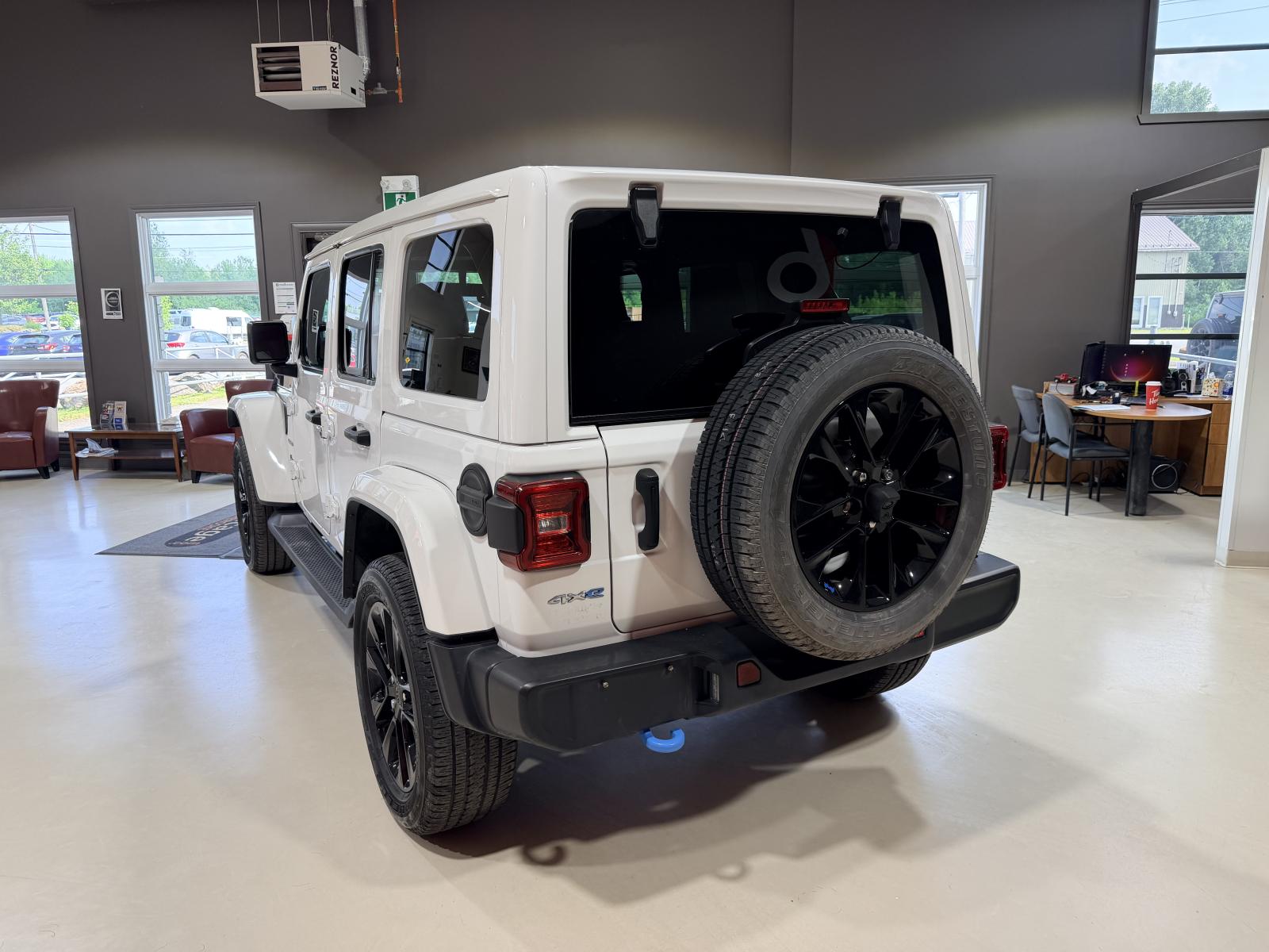Jeep Wrangler 4xe Unlimited Sahara 2022 — photo 4