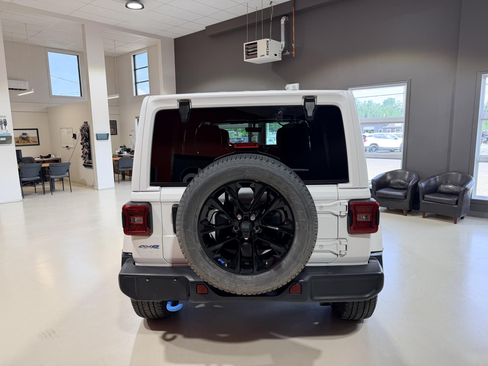 Jeep Wrangler 4xe Unlimited Sahara 2022 — photo 5