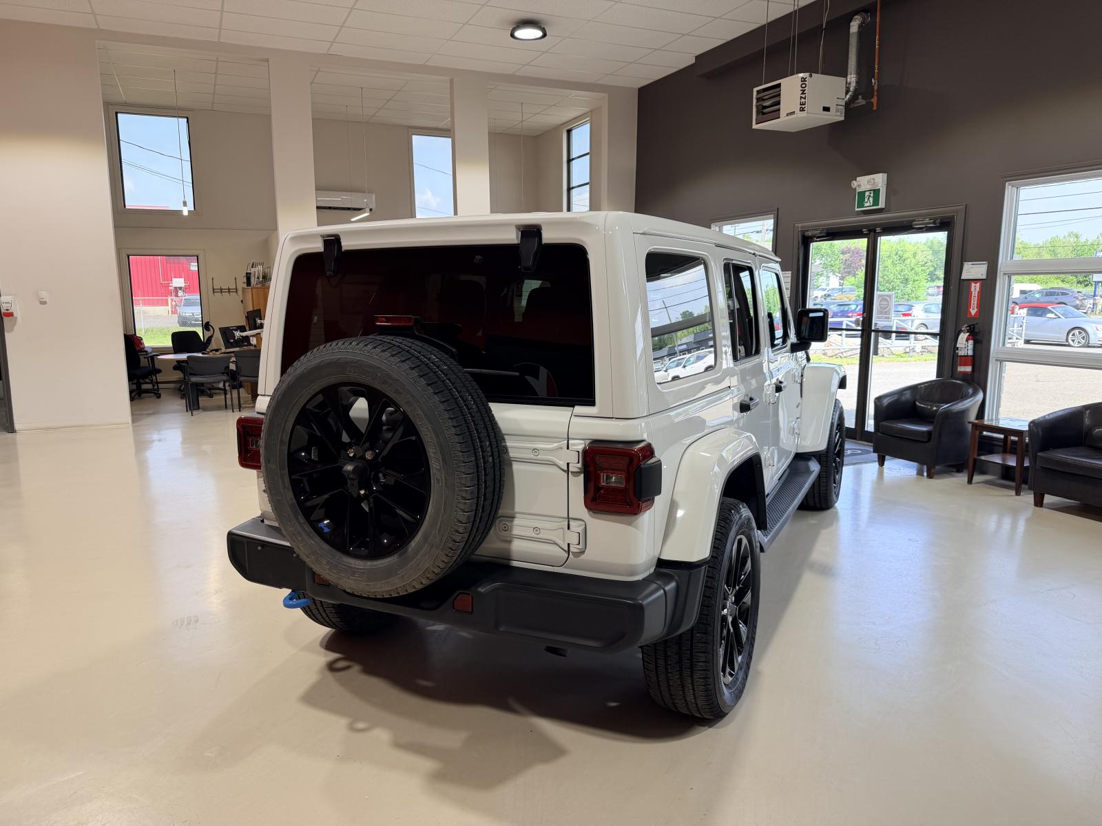Jeep Wrangler 4xe Unlimited Sahara 2022 — photo 8