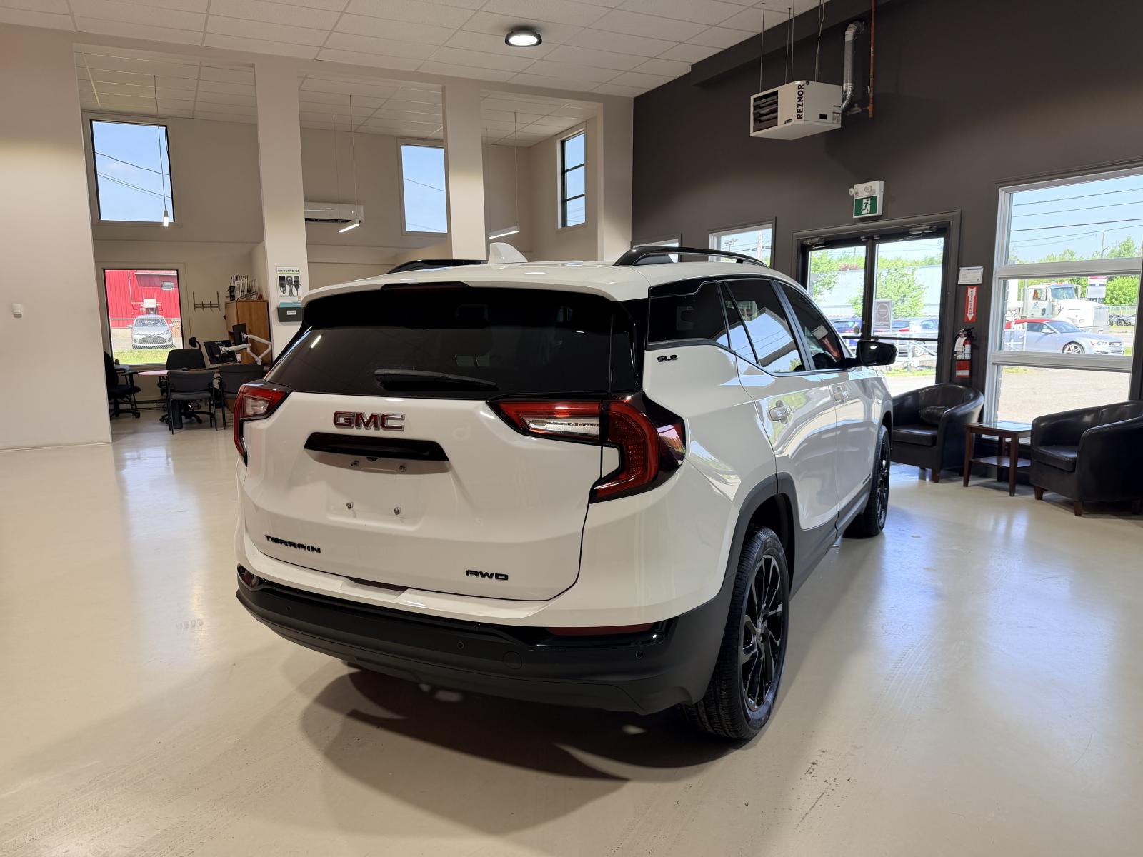 GMC Terrain SLE 2024 — photo 8