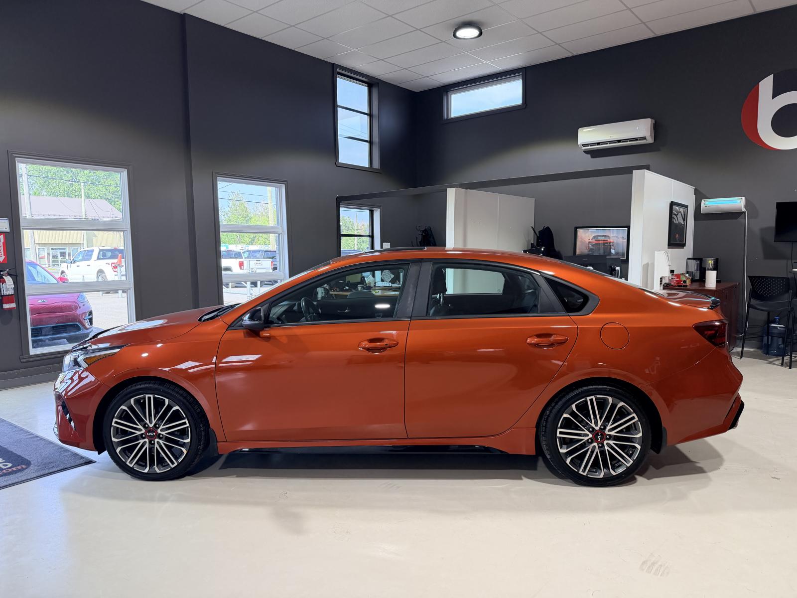 Kia Forte GT Limited 2023 — photo 3