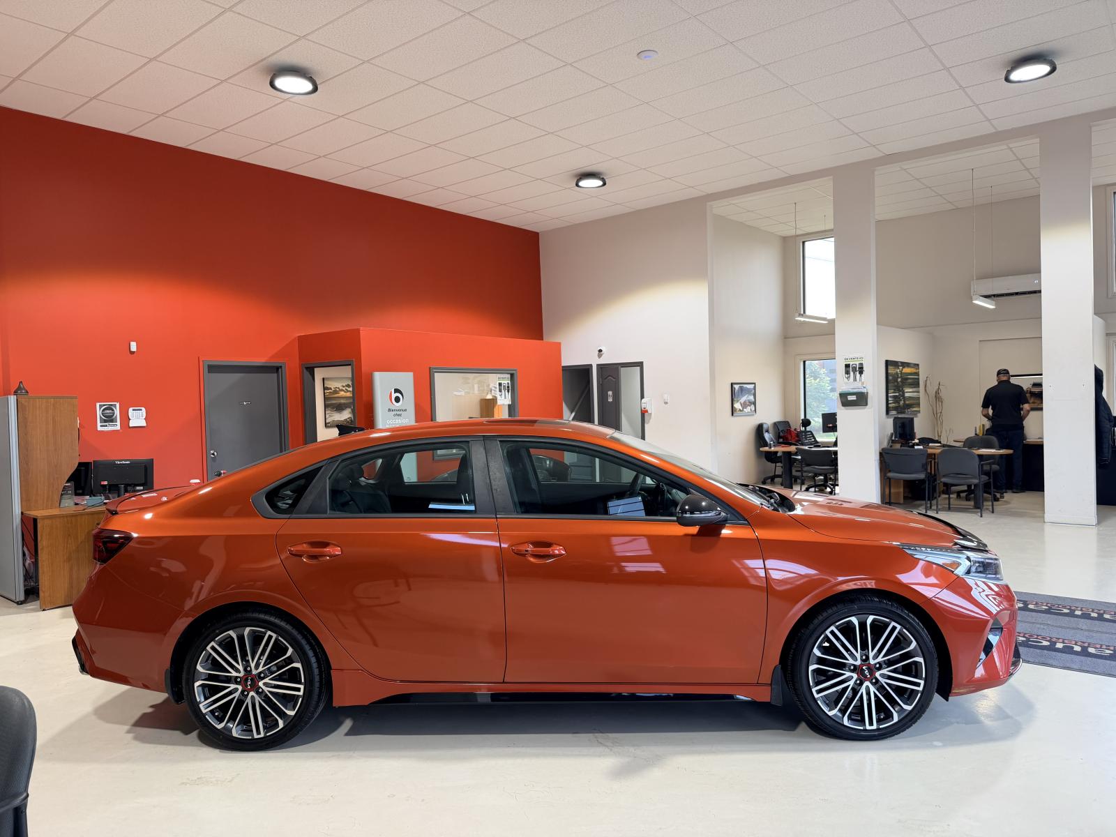 Kia Forte GT Limited 2023 — photo 8