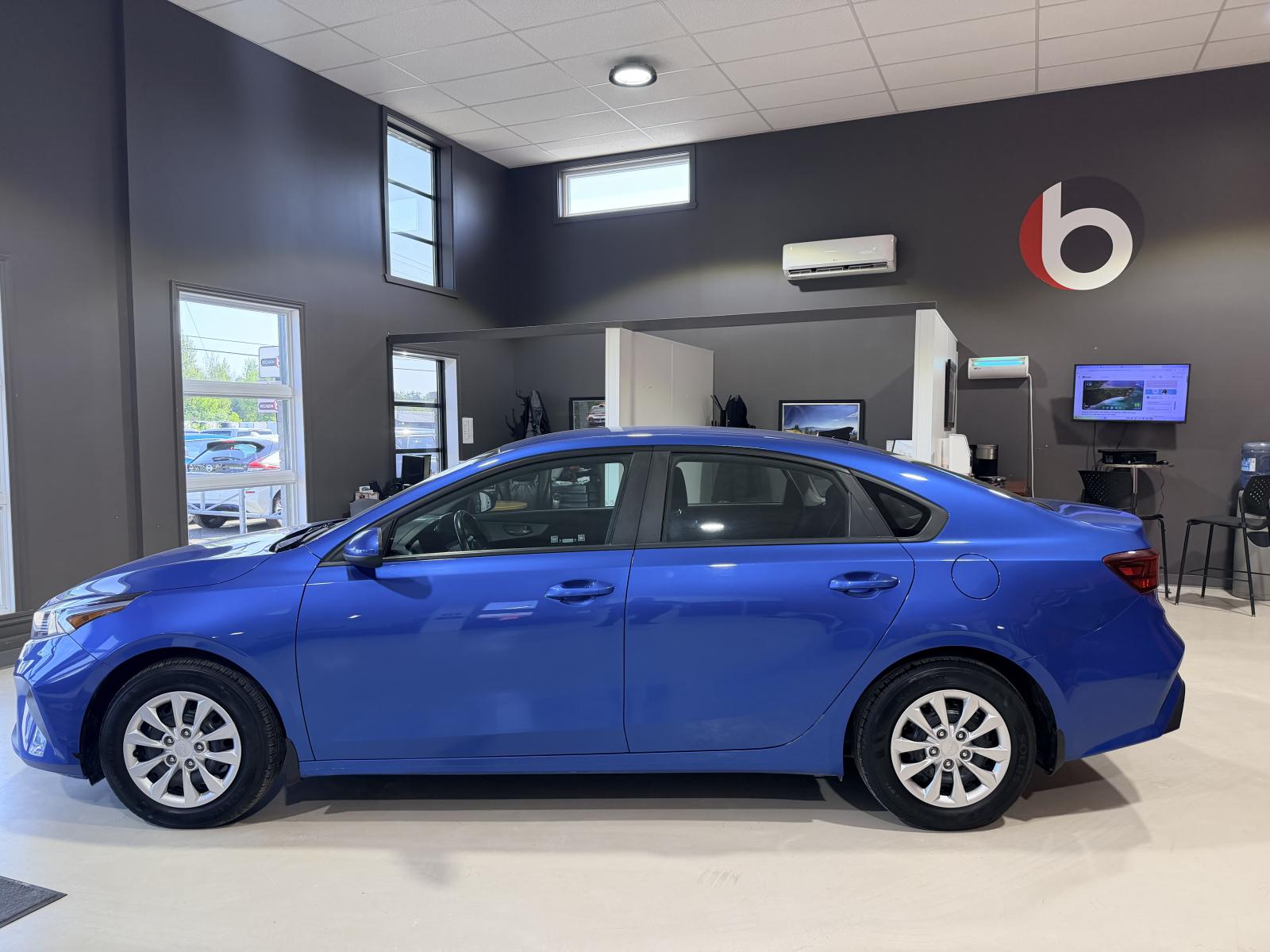 Kia Forte LX 2023 — photo 2
