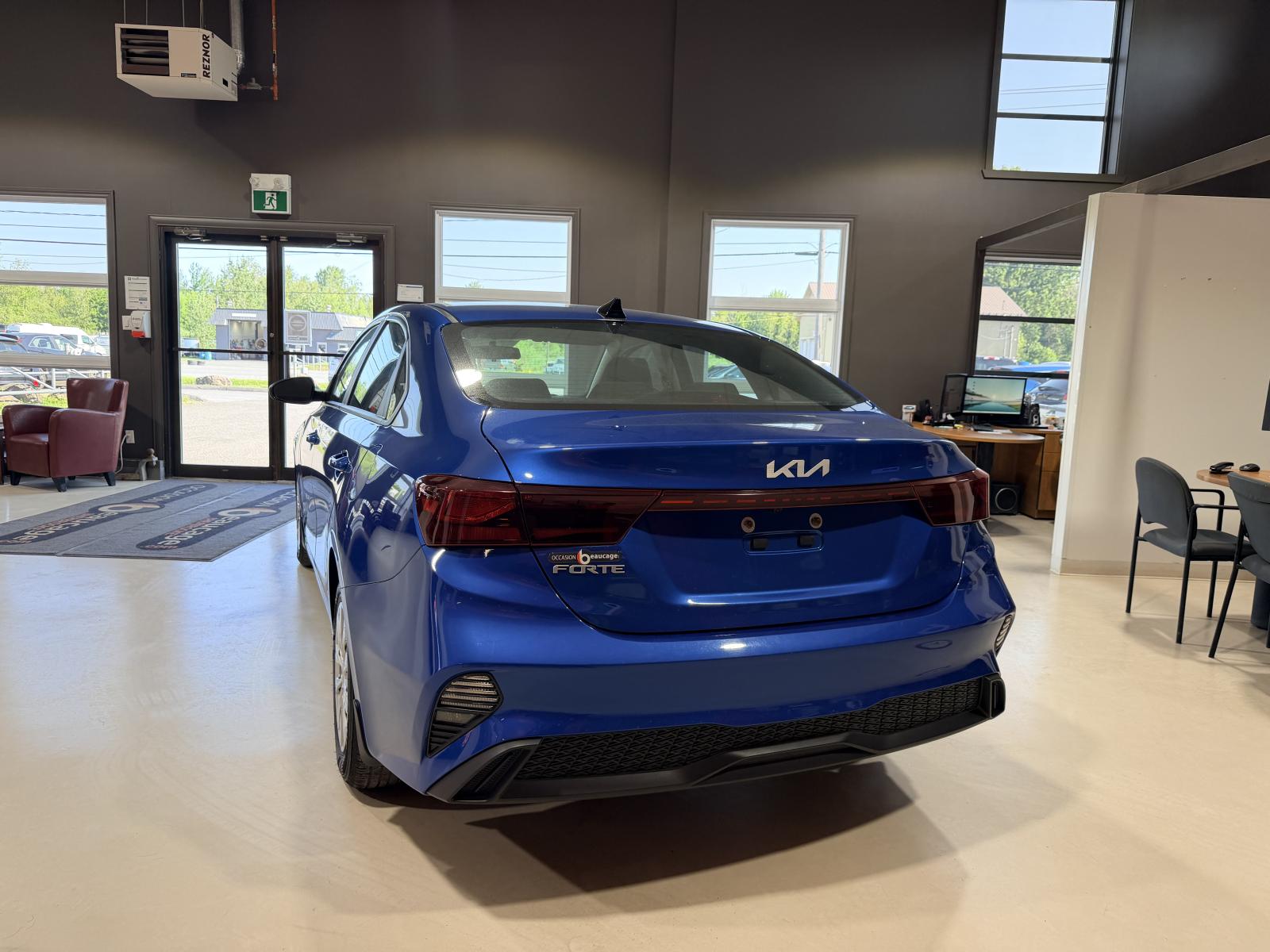 Kia Forte LX 2023 — photo 3
