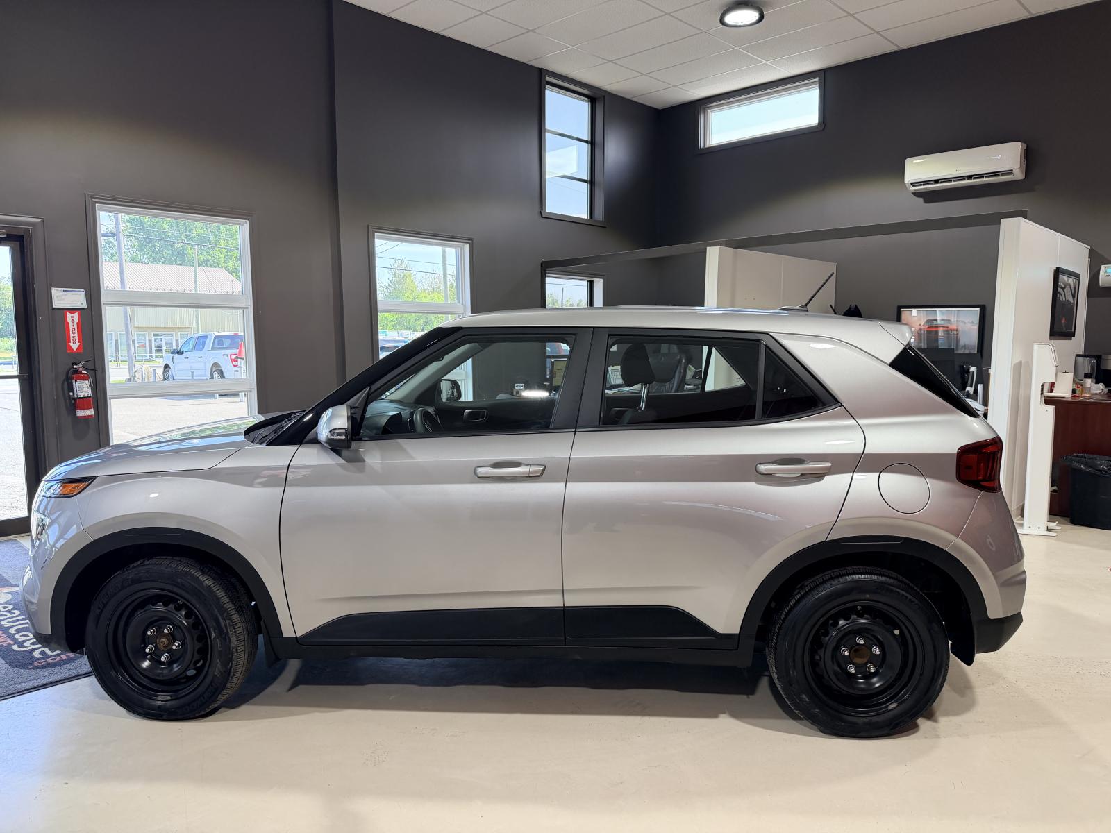 Hyundai Venue Essential 2024 — photo 3