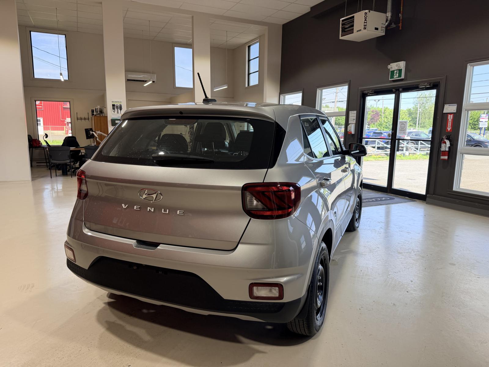 Hyundai Venue Essential 2024 — photo 8