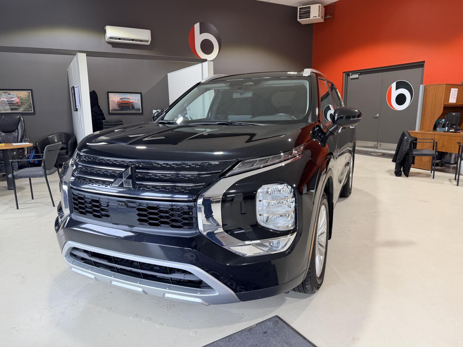 Mitsubishi Outlander SE PHEV 2025