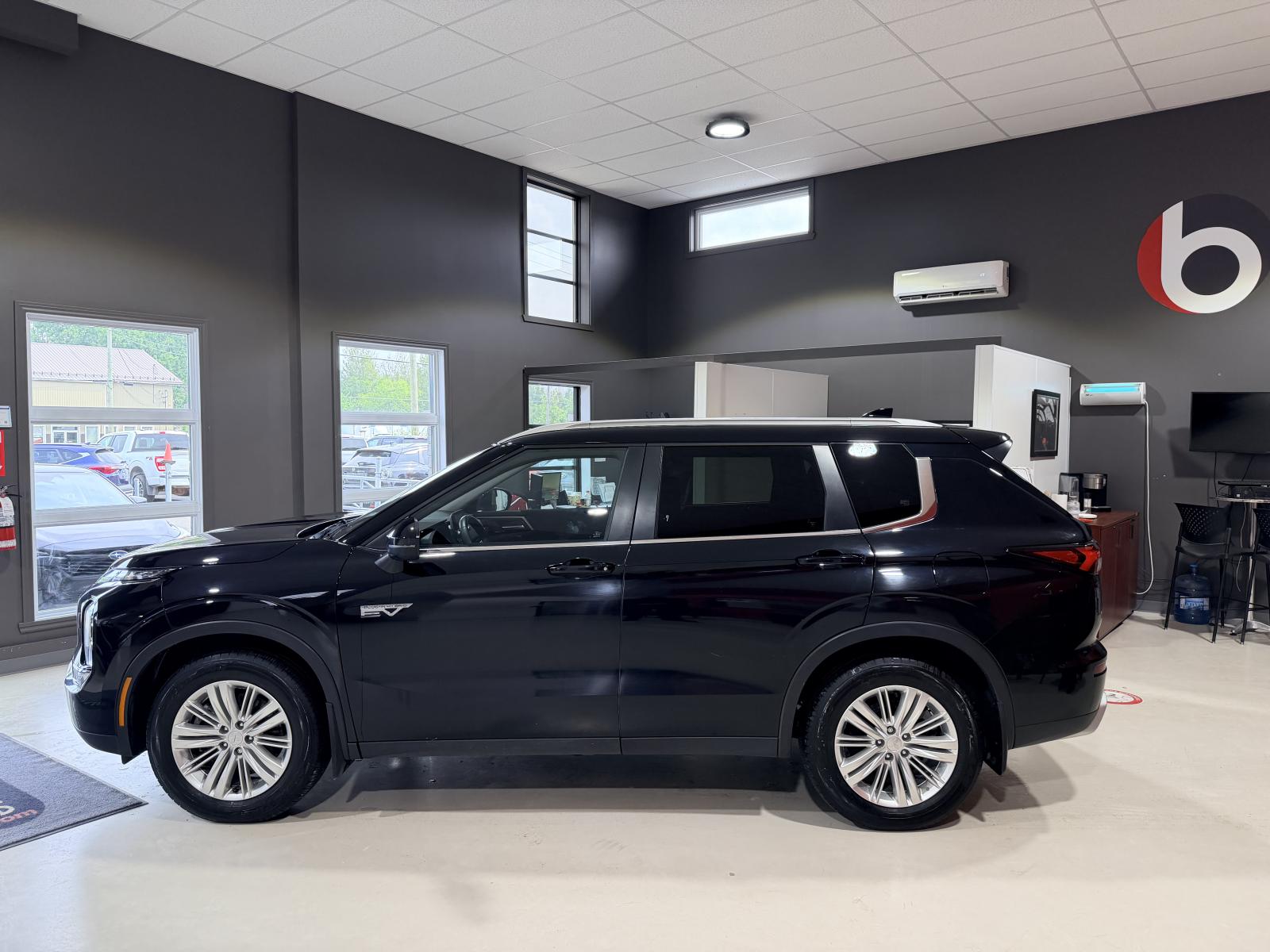 Mitsubishi Outlander SE PHEV 2025 — photo 3
