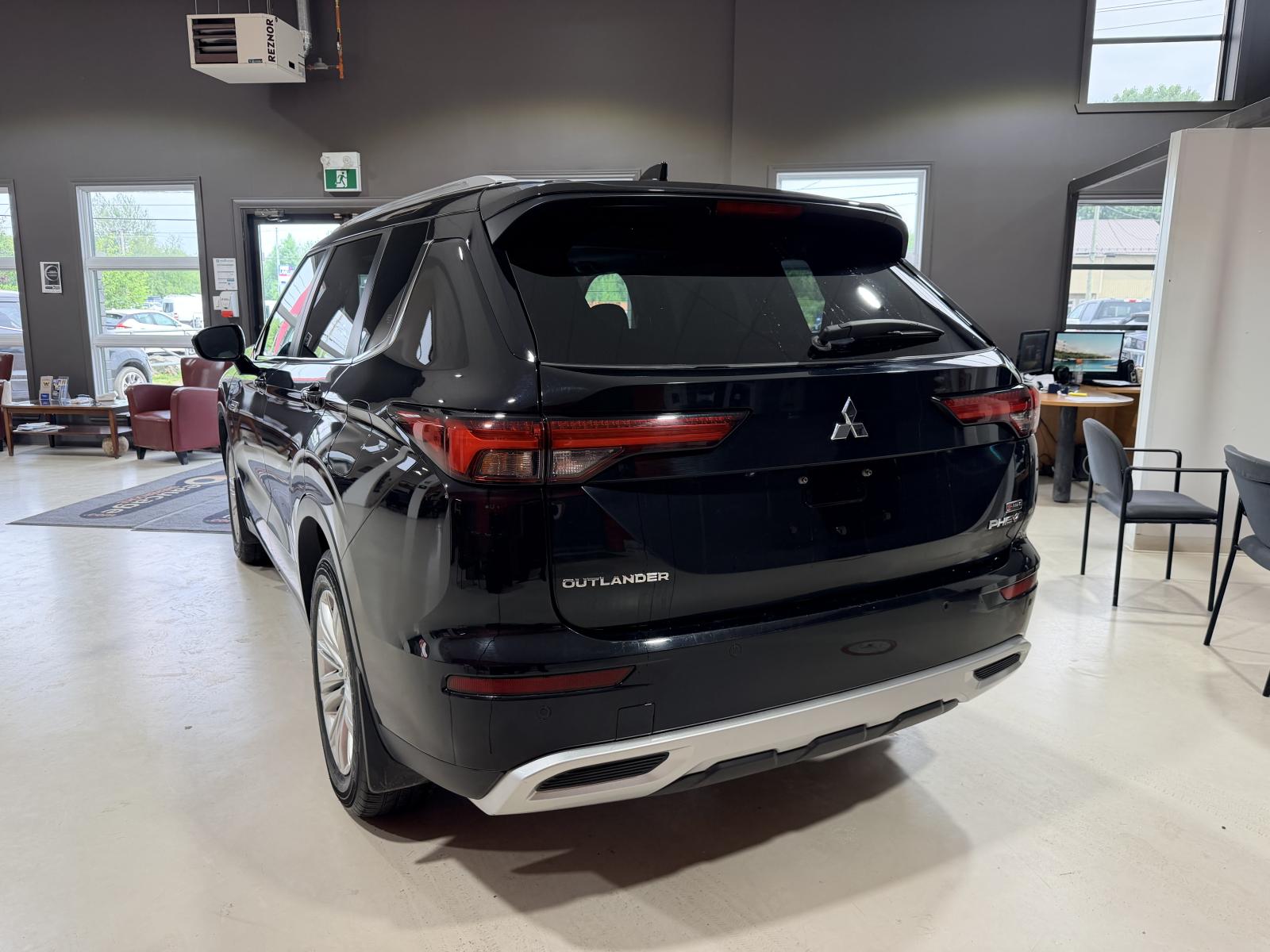 Mitsubishi Outlander SE PHEV 2025 — photo 4